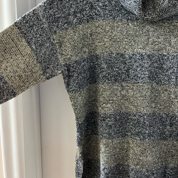 Tommy Hilfiger Turtleneck Sweater - Picture 2 of 3